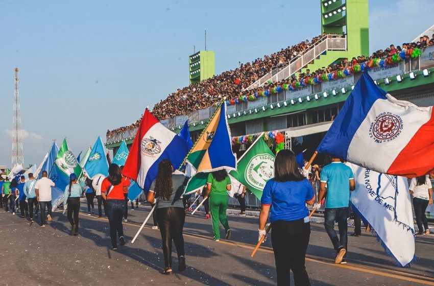  Desfile cívico das escolas estaduais celebra Independência e criação do ex-Território Federal do Amapá