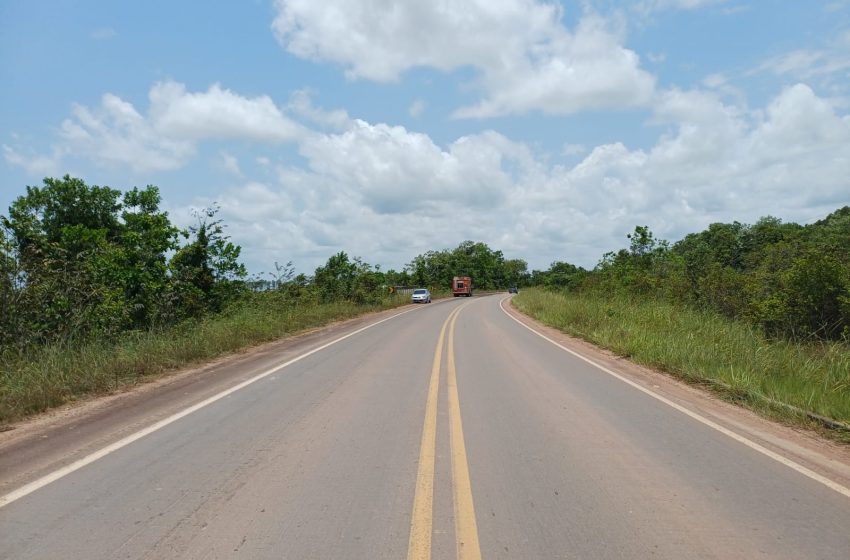  Motorista morre em colisão frontal entre caminhonete e caminhão na BR-210, no Amapá