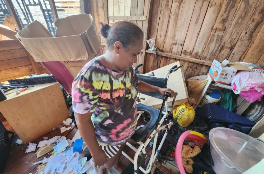  Mãe de cadeirante pede ajuda após casa ser atingida por incêndio em Macapá: 'perdi tudo'