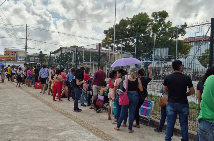  Fila para recurso contorna estádio após 9 mil serem desclassificados da lista de habitacional em Macapá