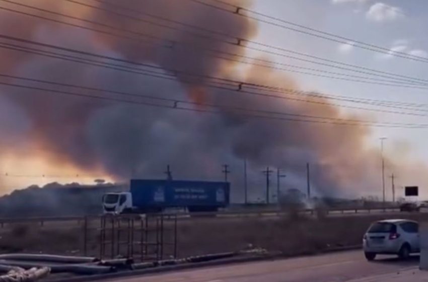  Incêndio atinge área de mata próxima a um posto de combustível em Macapá