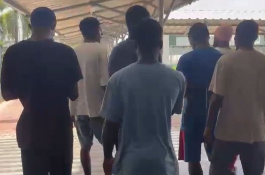  'Eles vieram fugindo da fome, da falta de oportunidade', diz médico que atendeu nigerianos encontrados em navio no AP