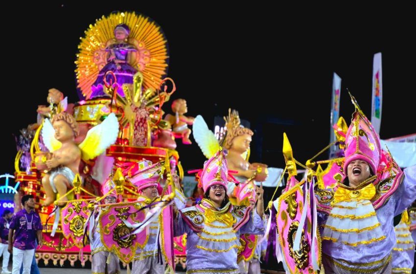  Escolas de grupo especial encerram os desfiles de Carnaval em Macapá após atrasos