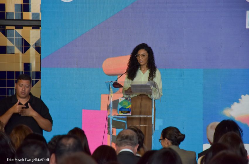  Primeira amapaense recebe Prêmio Jovem Cientista em Brasília com kit solar para castanheiros