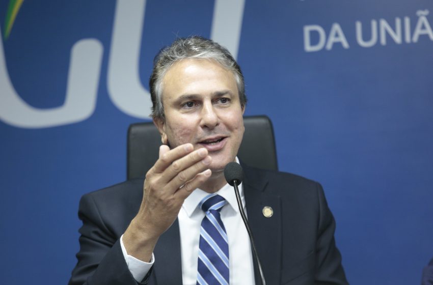  Ministro da Educação, Camilo Santana, entrega unidades da Carteira Nacional Docente no AP