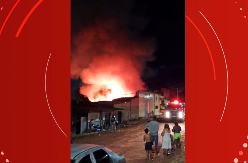  VÍDEO: incêndio atinge loja de material de construção na Zona Norte de Macapá