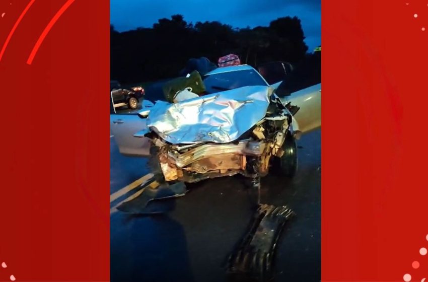  Acidente entre dois carros deixa feridos na BR-156, em Ferreira Gomes