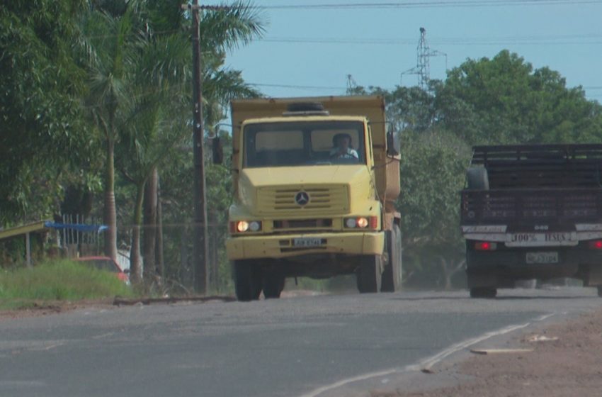  Trânsito de caminhões pesados é restrito em trecho da rodovia AP-070, em Macapá