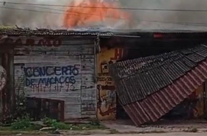  Fogo em terreno baldio se espalha e atinge residência na Zona Norte de Macapá