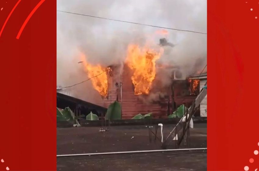  Incêndio destrói casa e deixa 22 pessoas desabrigadas em Santana