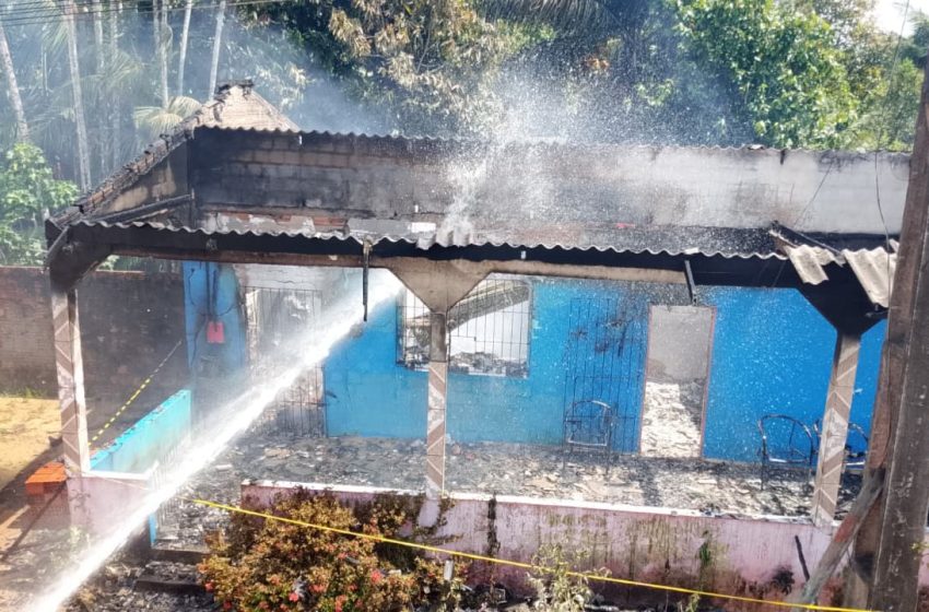  Mulher de 65 anos morre em incêndio em casa no interior do Amapá; VÍDEO