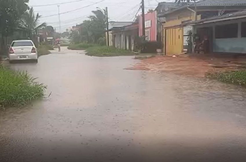  Fortes chuvas causam alagamentos e deixam Macapá em alerta laranja