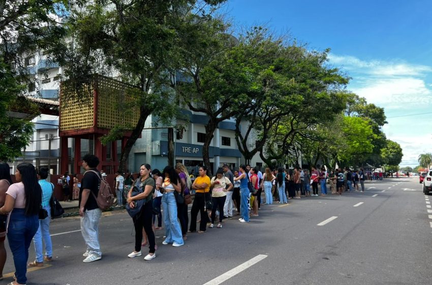  Eleitores enfrentam filas no último dia para regularizar título; prazo termina quarta (6)