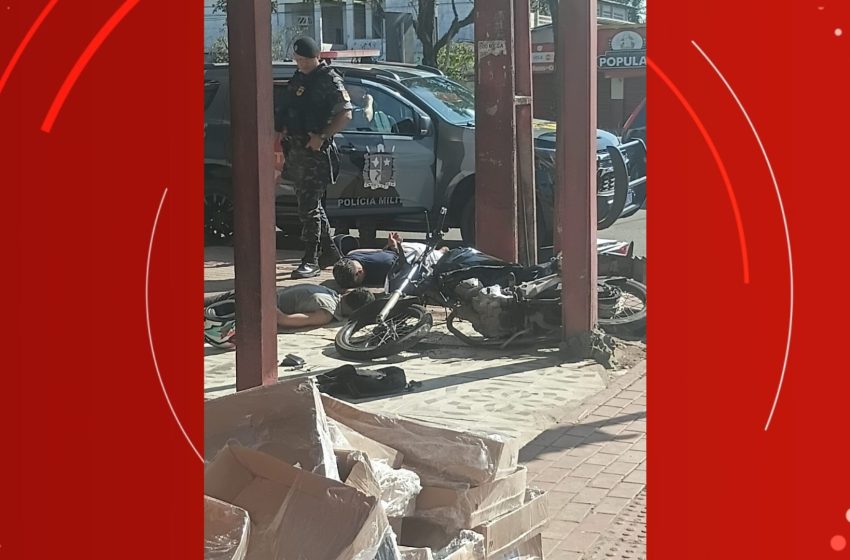  Motorista sem CNH 'se assusta' com a polícia, bate em carro e colide com poste em Macapá