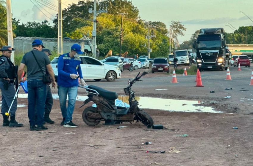  Mulher que pilotava moto elétrica morre após colisão com carro em Macapá