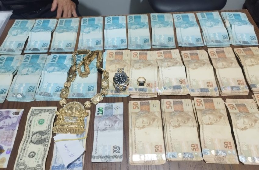  BMWs, dinheiro, joias e mais: veja o que foi apreendido com grupo que aplicava golpe por site falso no AP