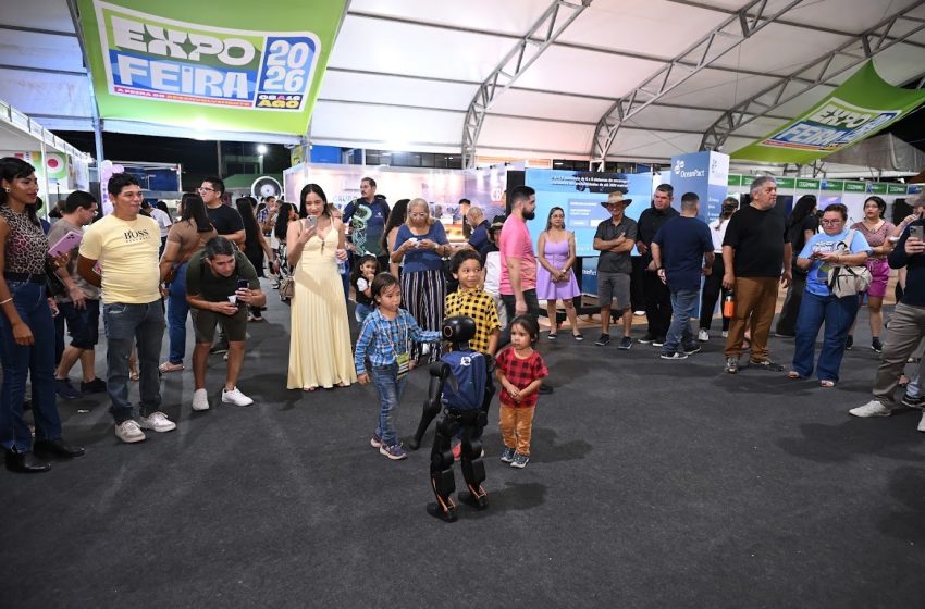  Robô 'Maicon' dança e surpreende visitantes na Expofeira do Amapá