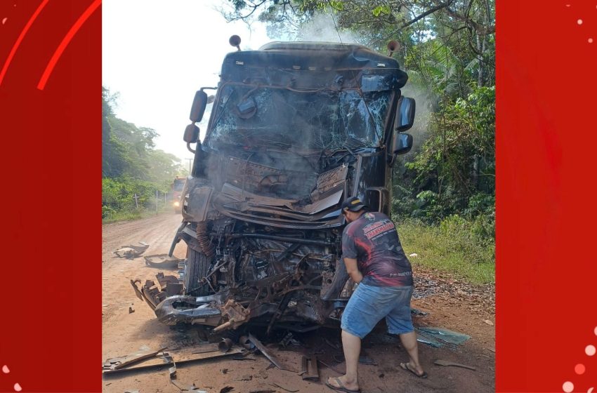  Duas carretas se envolvem em colisão na BR-210, no Amapá; ninguém ficou ferido