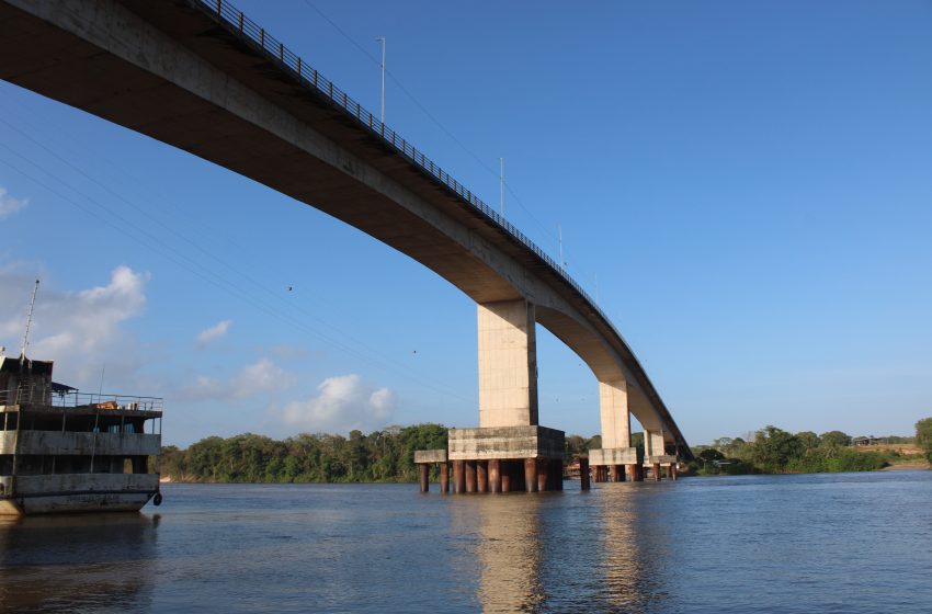  Motociclistas entram em coma após colisão frontal perto da ponte do Rio Matapi, no AP