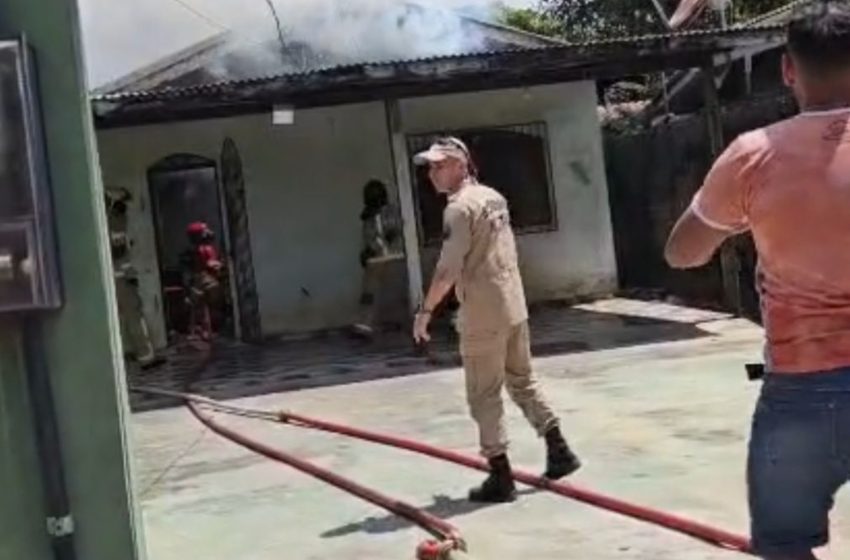  Central de ar provoca incêndio em residência na Zona Norte de Macapá