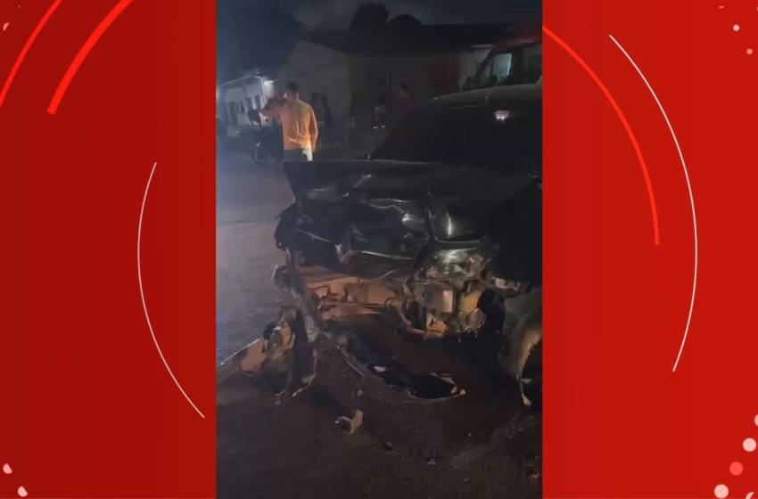  Batida entre carros deixa ferido e atinge casa na Zona Norte de Macapá; VÍDEO